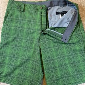 Men’s golf shorts